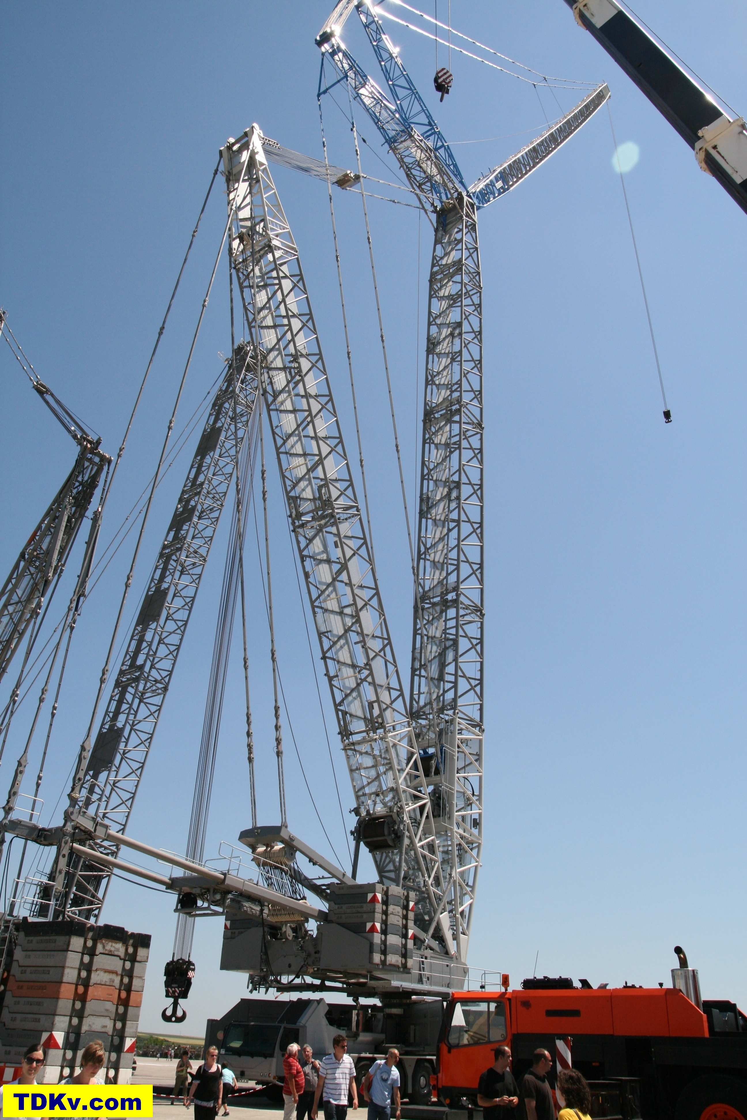 Liebherr LG 1750 lattice boom crane