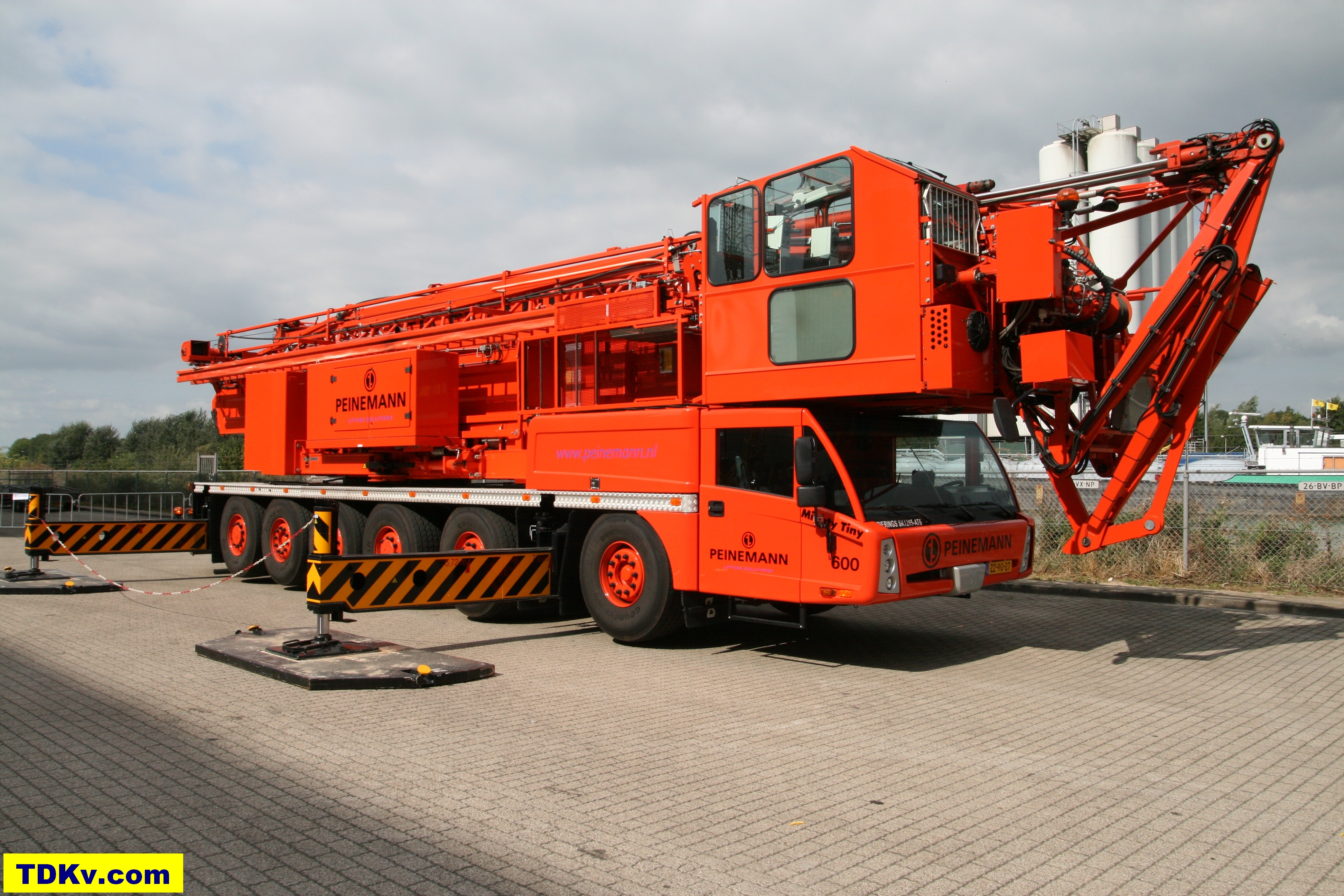 Spierings mobile tower crane SK1265-AT6 from Peinemann