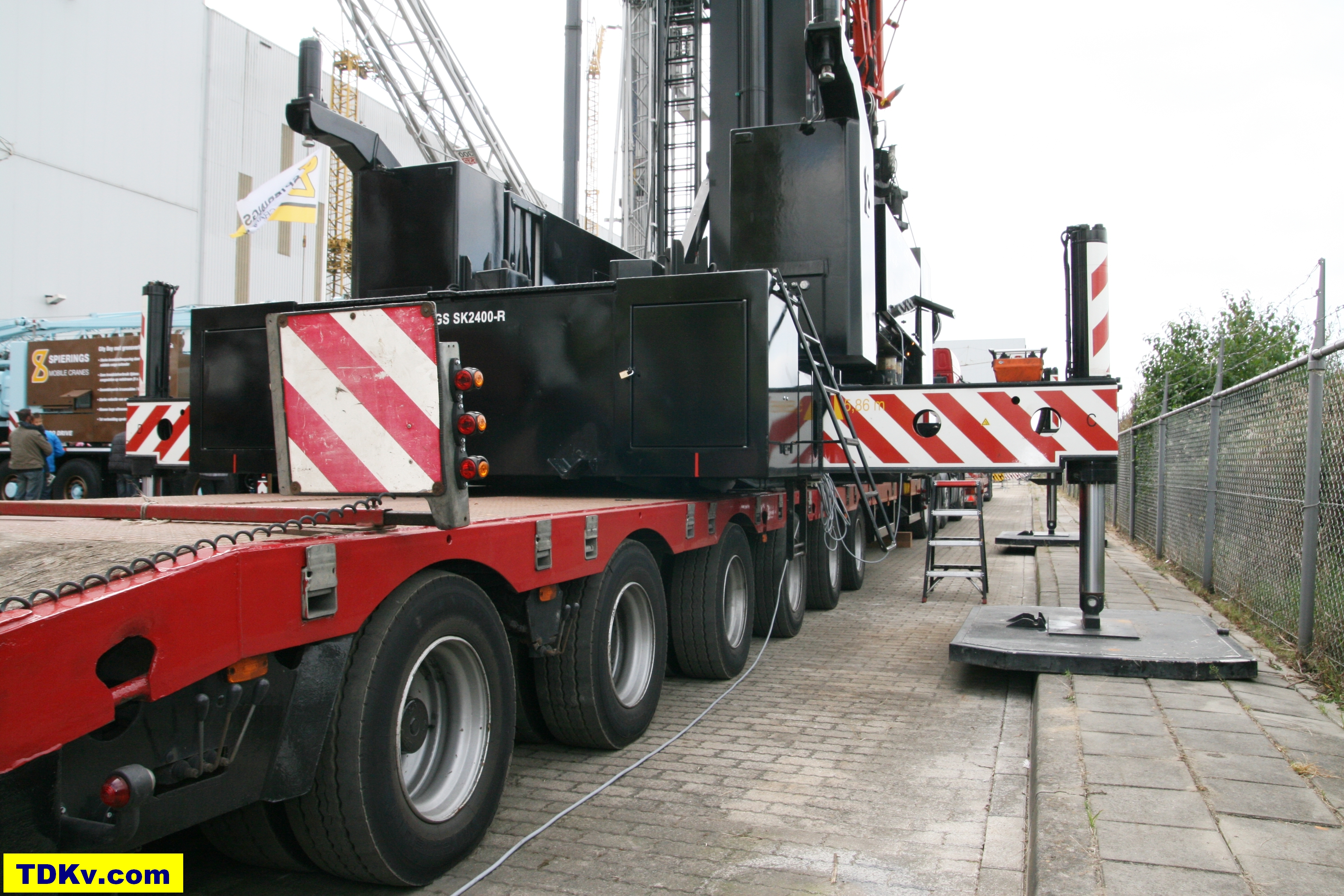 Spierings mobile tower crane SK2400R from Rhein Ruhr Krane