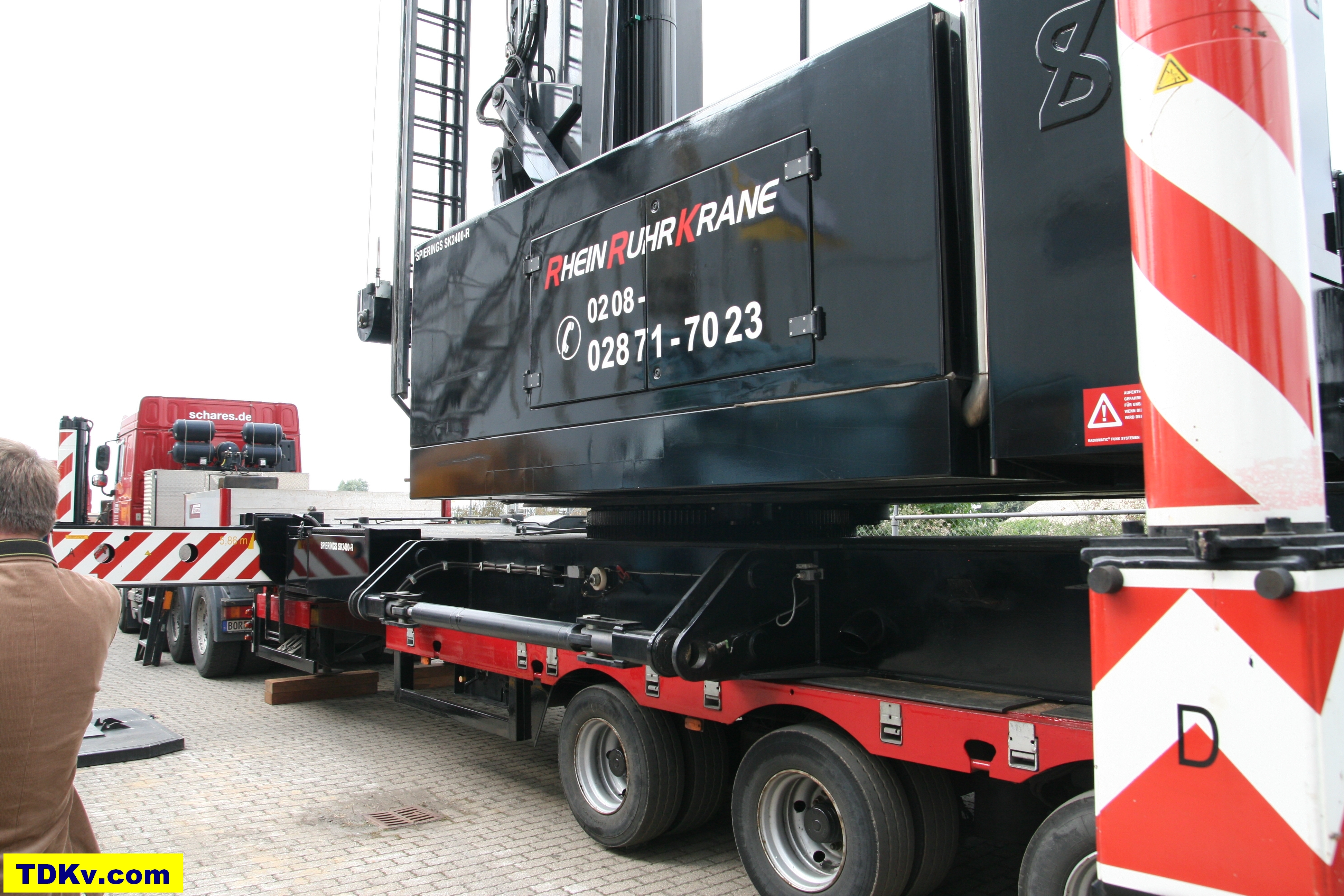 Spierings mobile tower crane SK2400R from Rhein Ruhr Krane