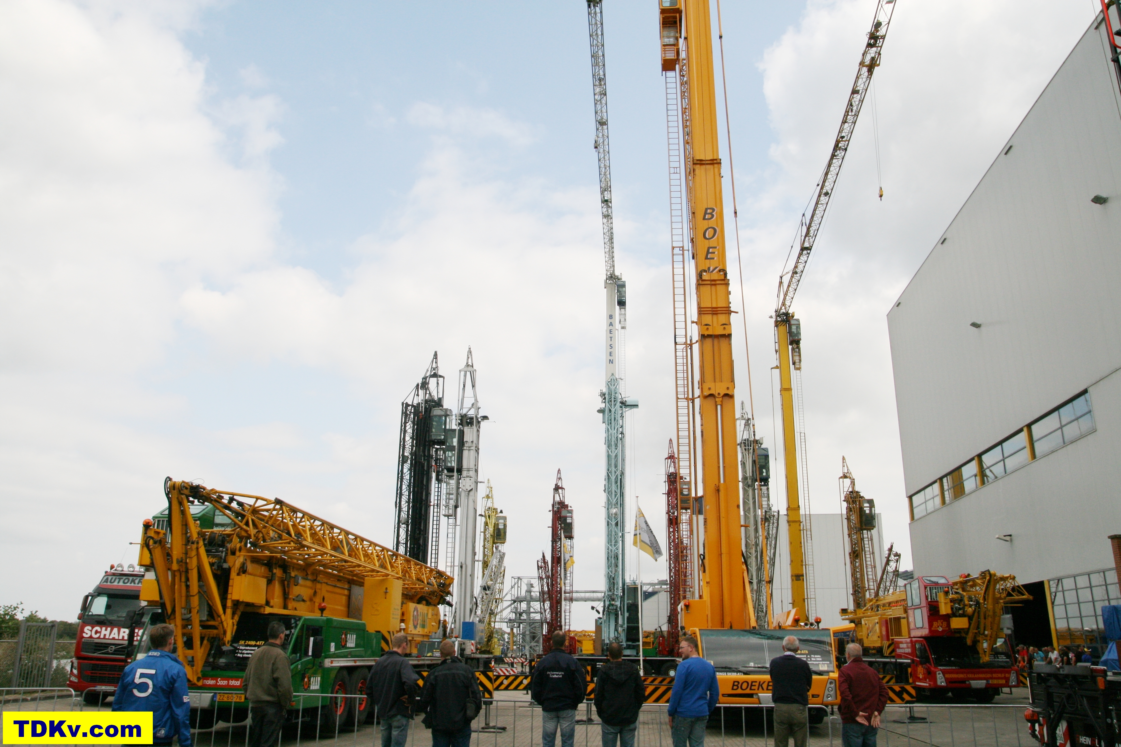 Spierings mobile tower cranes on parade