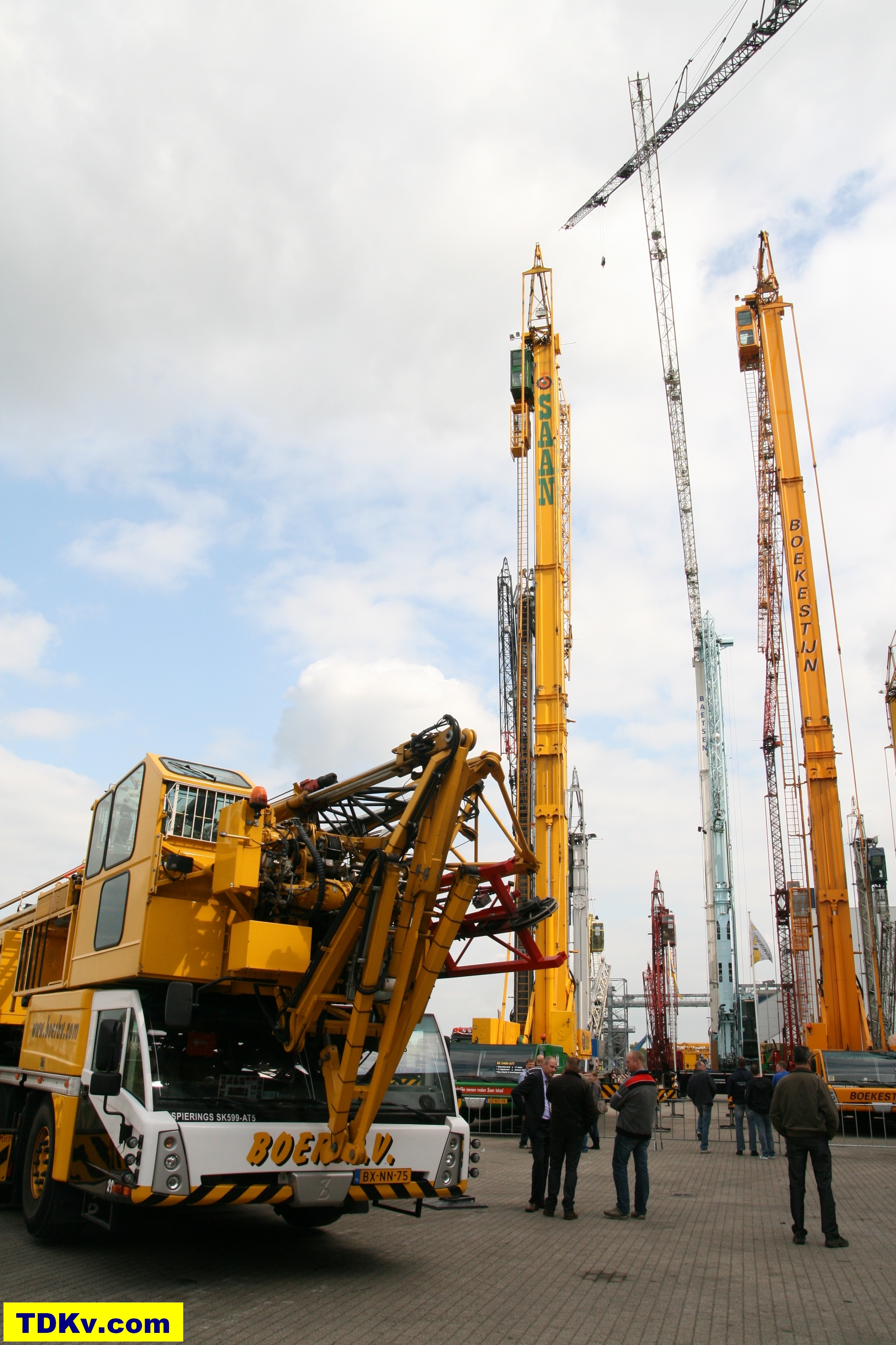 Spierings mobile tower cranes on parade