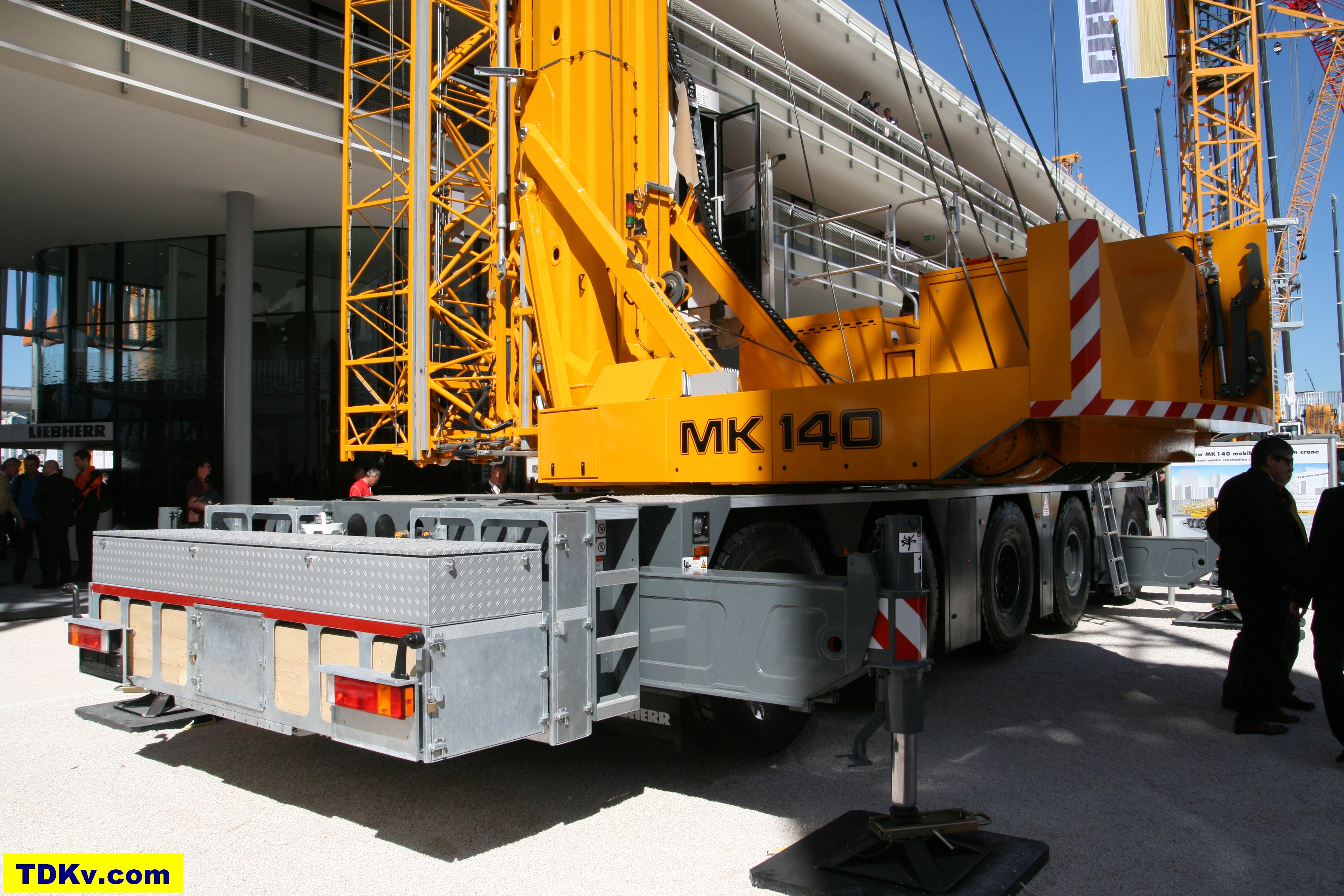 Liebherr MK 140 mobile tower crane