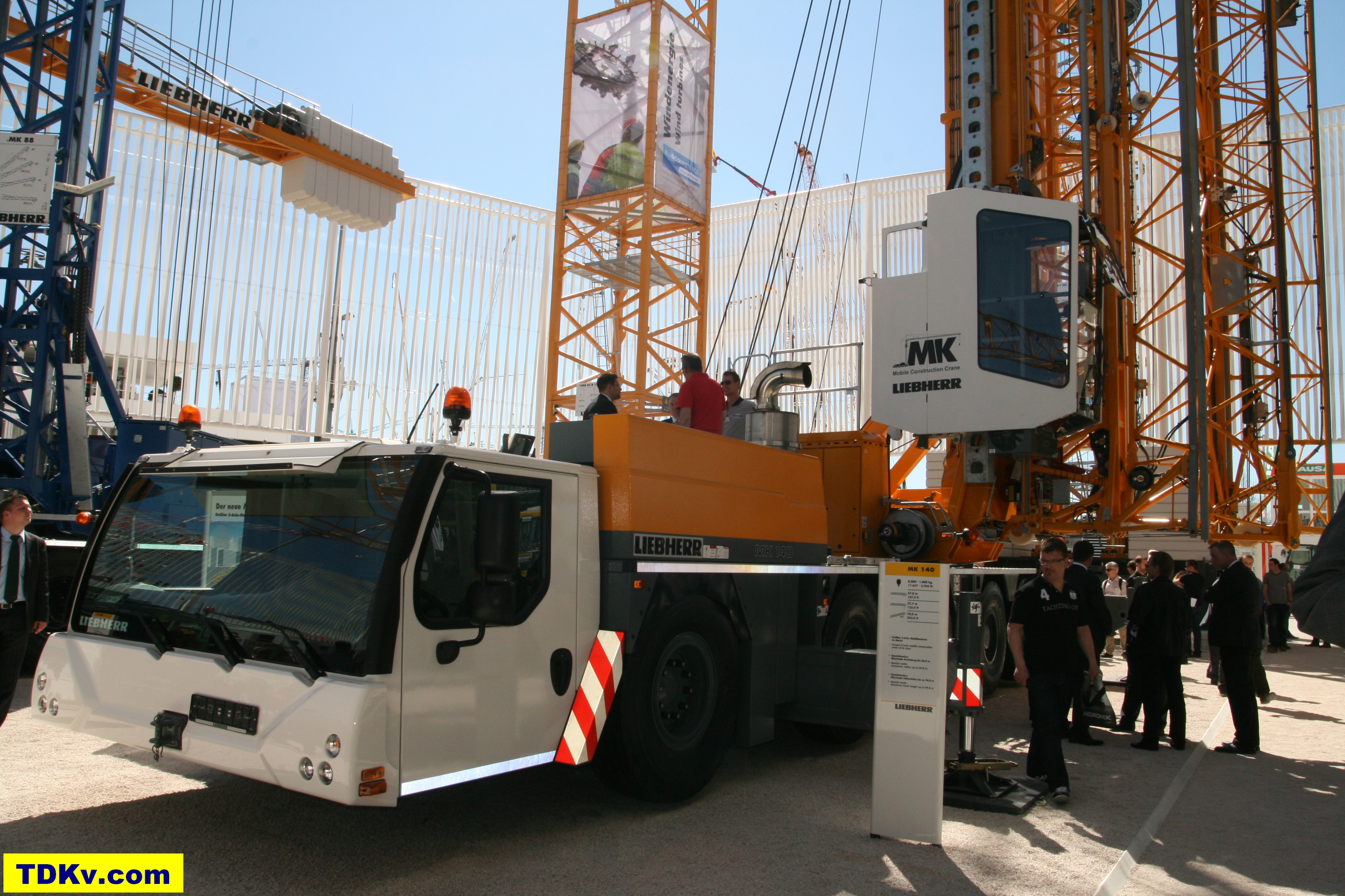 Liebherr MK 140 mobile tower crane