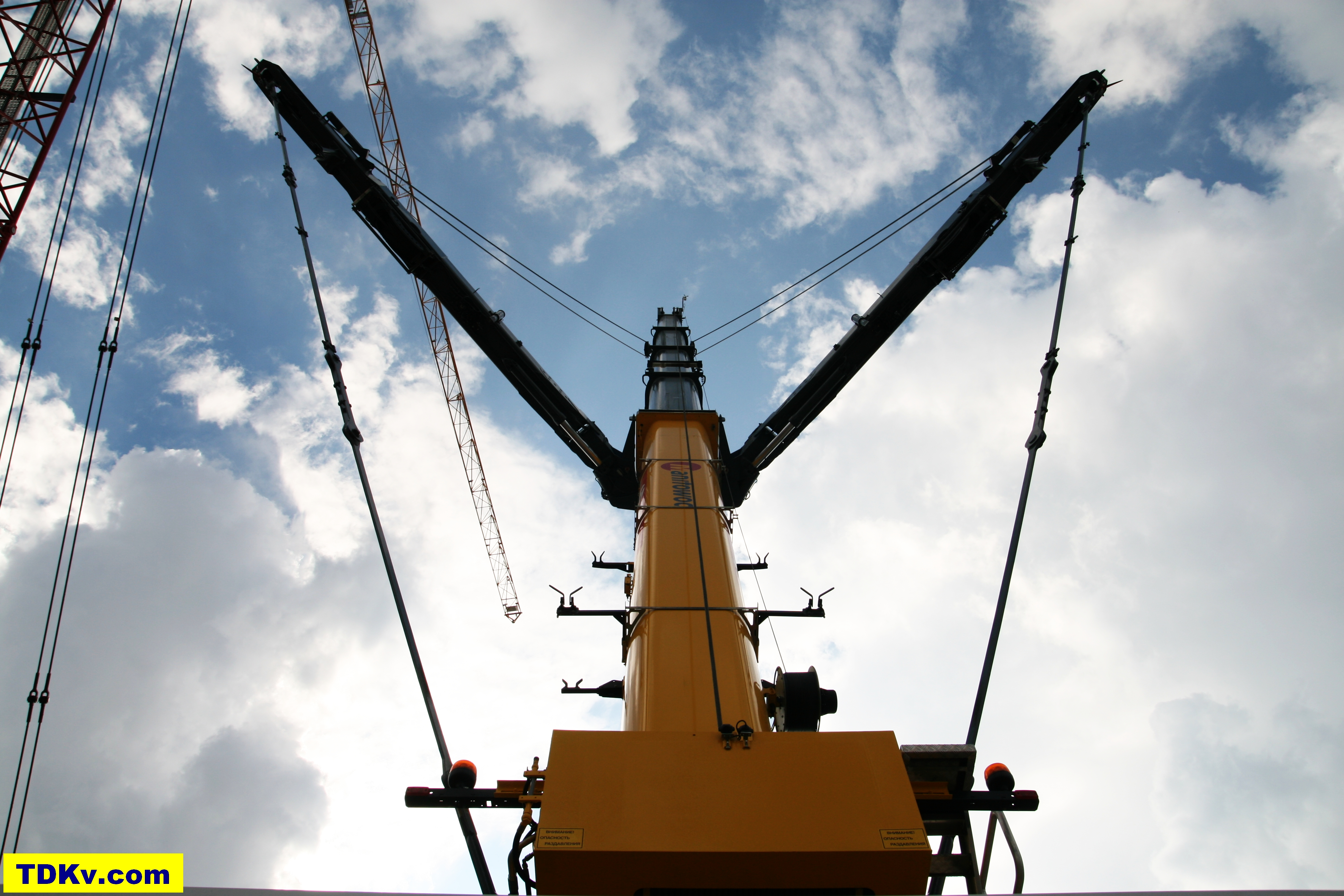 Grove GMK 6400 Mega-Wing-Lift-System