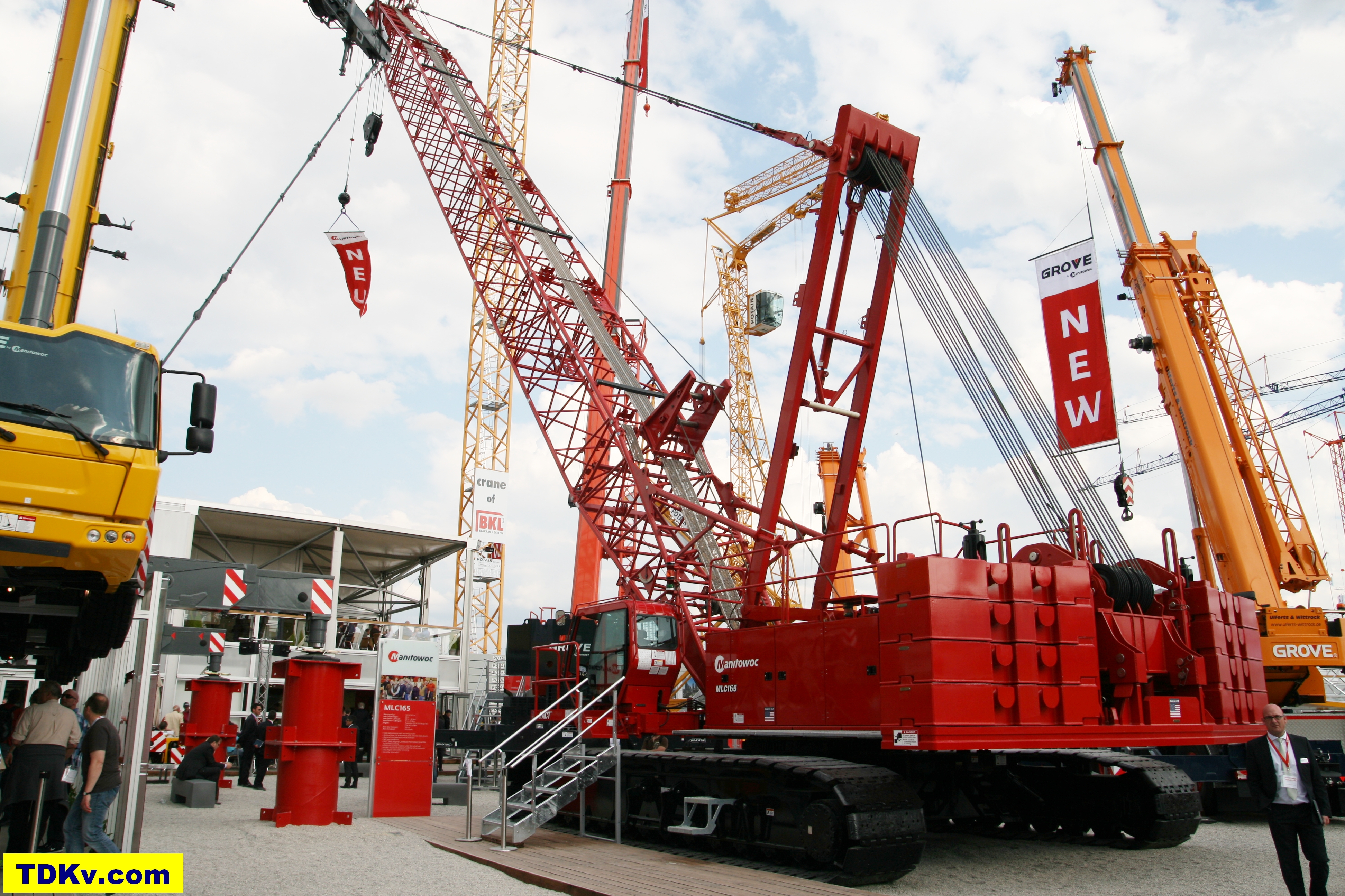 Manitowoc MLC 165 crawler crane